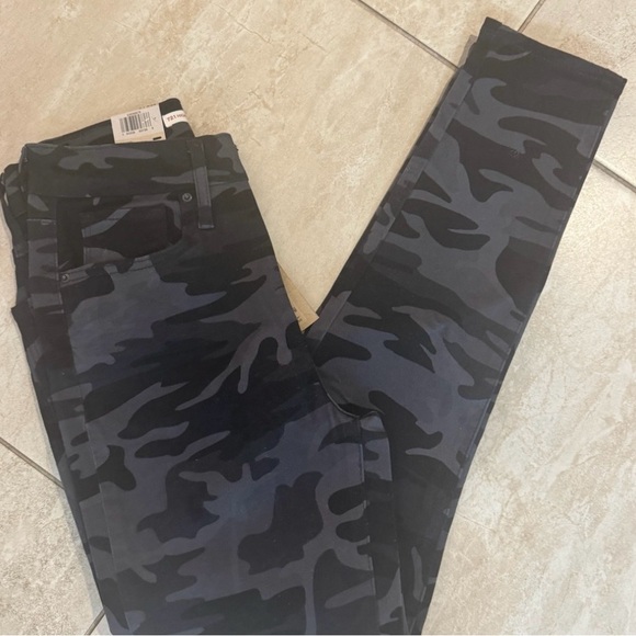 Levi's® 721 Skinny Jeans - Picture 6 of 10